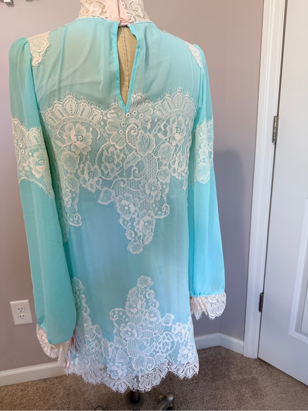 Aqua Lace Appliqué Sheer Sleeve Shift Dress - Picture 7 of 10
